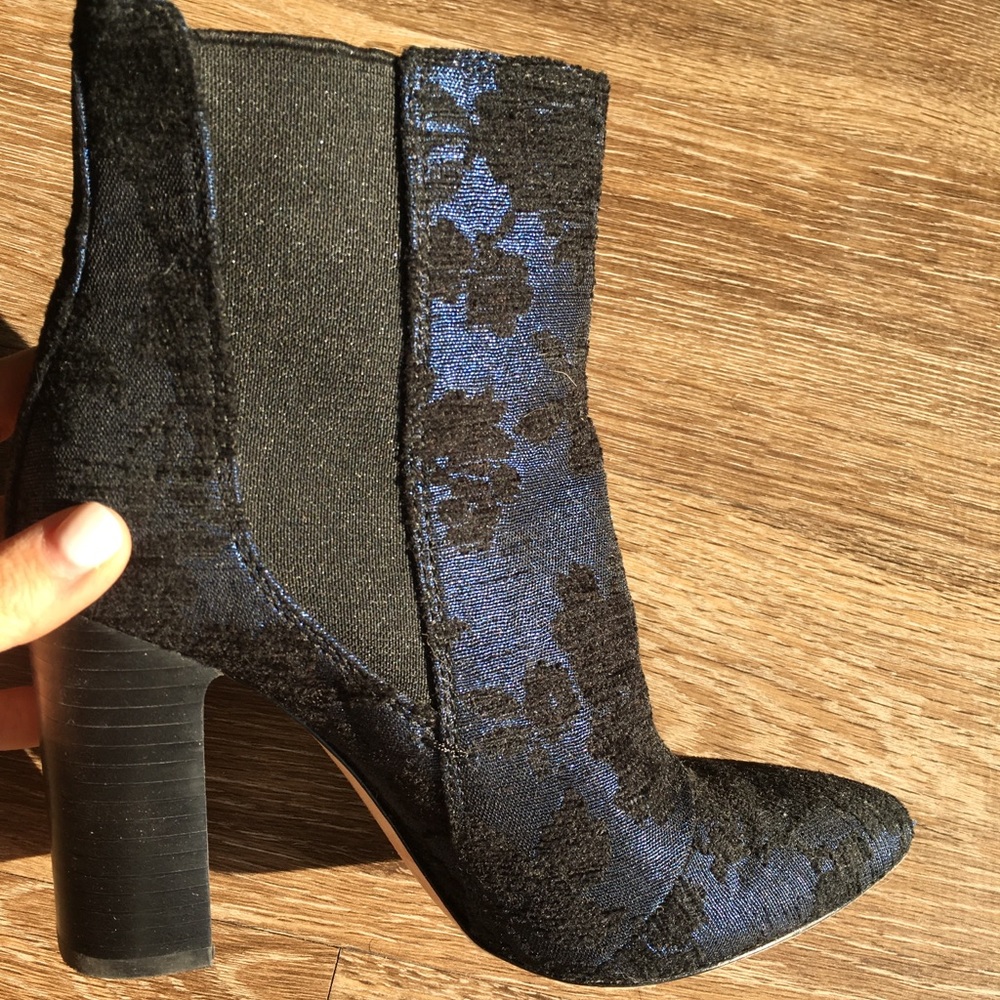 Vince Camuto navy and black bristy Chelsea boots